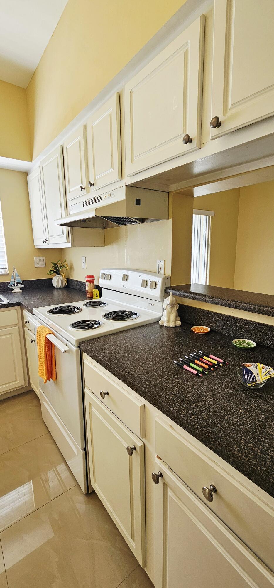 REFLECTIONS AT PEMBROKE PINES - Residential Lease