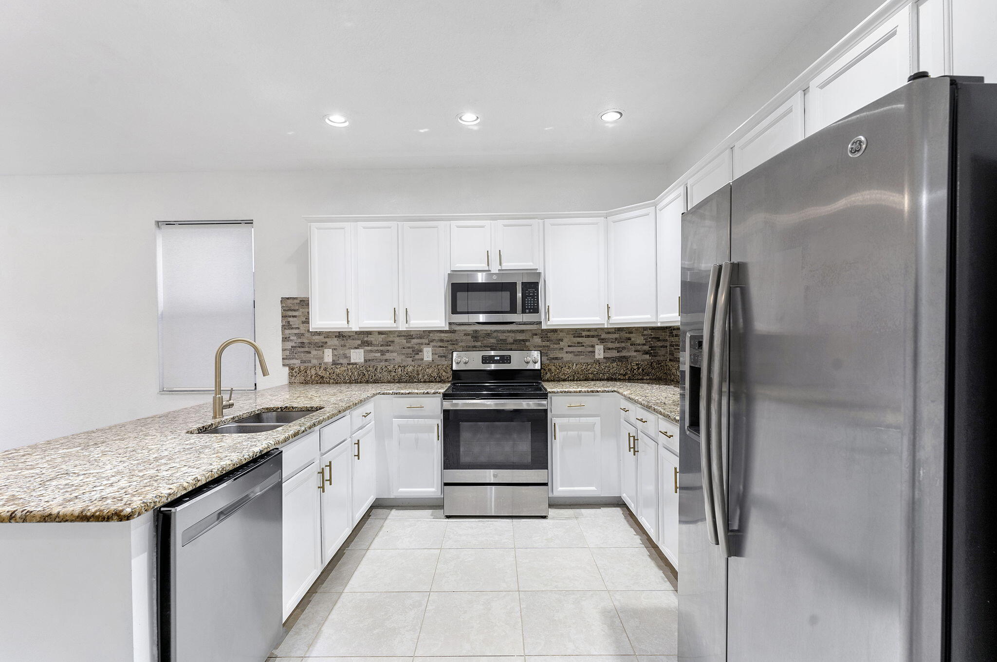 ASPEN GLEN PUD - Residential Lease