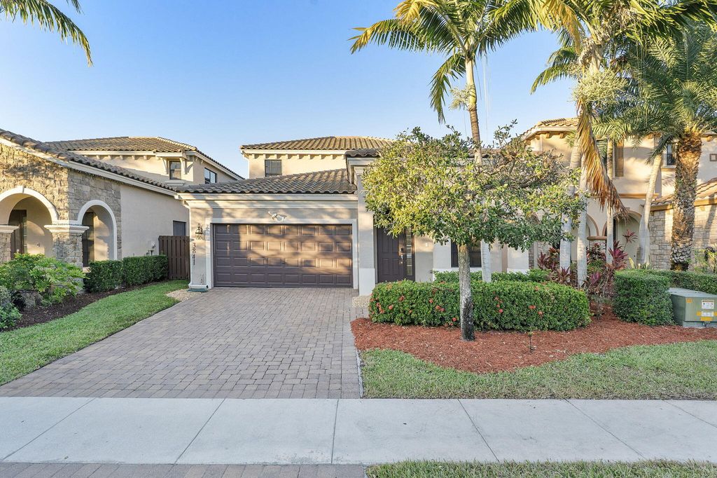 Photo of 3841 E Aspen Leaf Drive, Boynton Beach, FL 33436 (MLS # R11151465)