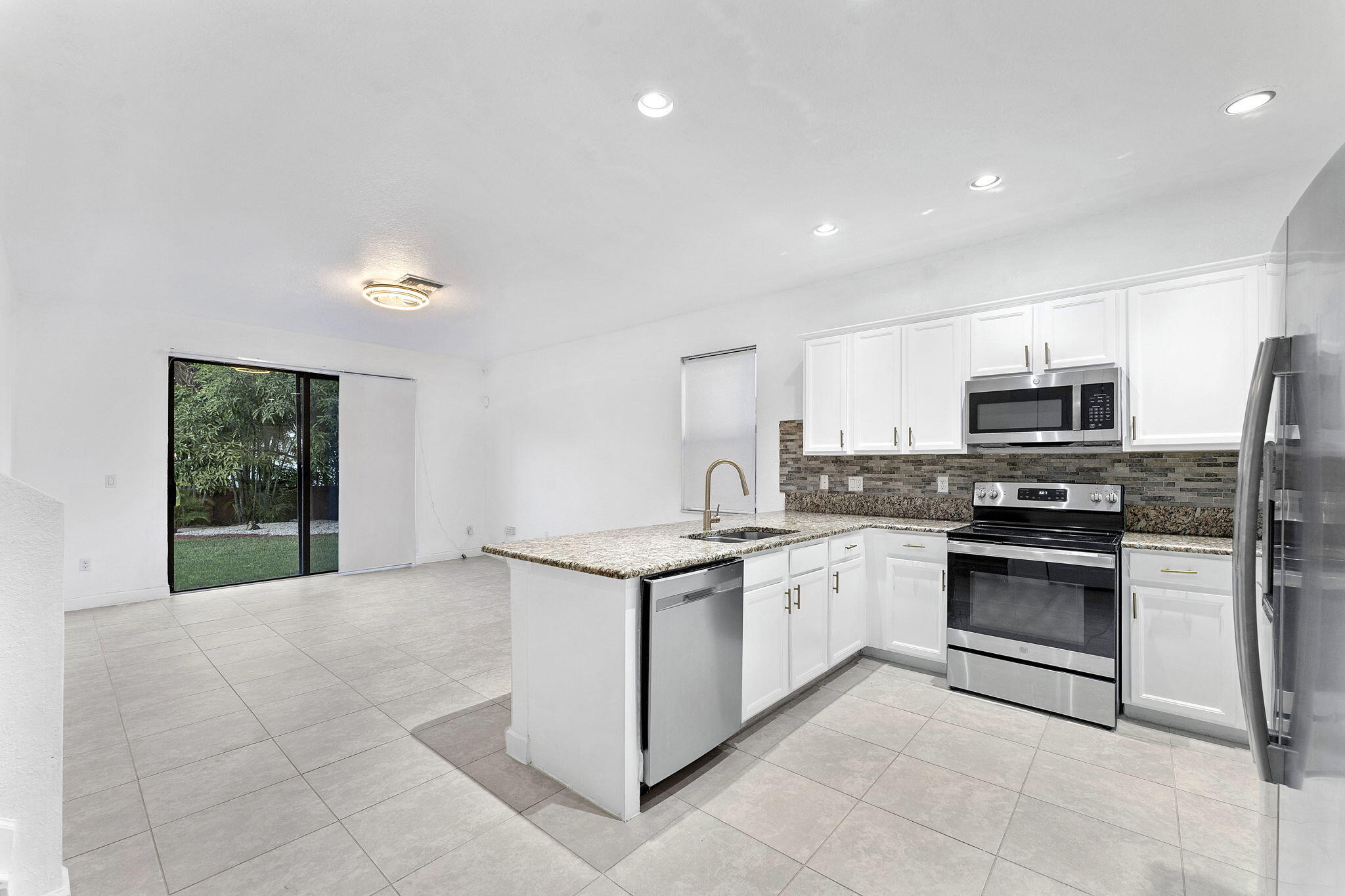 ASPEN GLEN PUD - Residential Lease