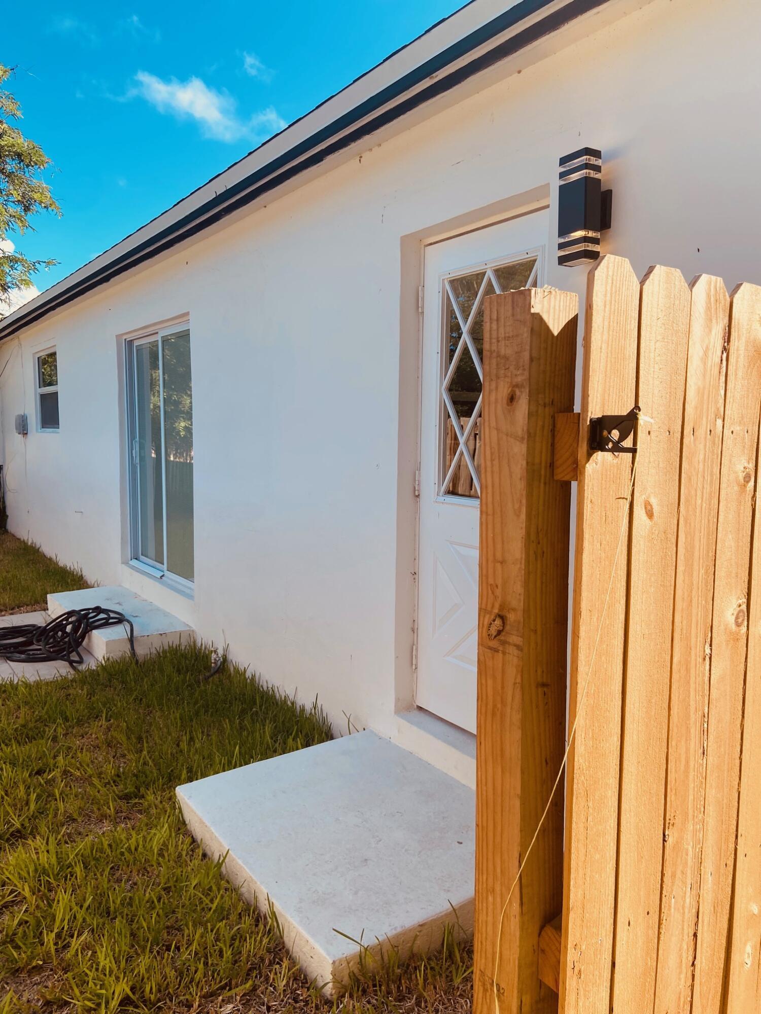 DEL IDA PARK - Residential Lease