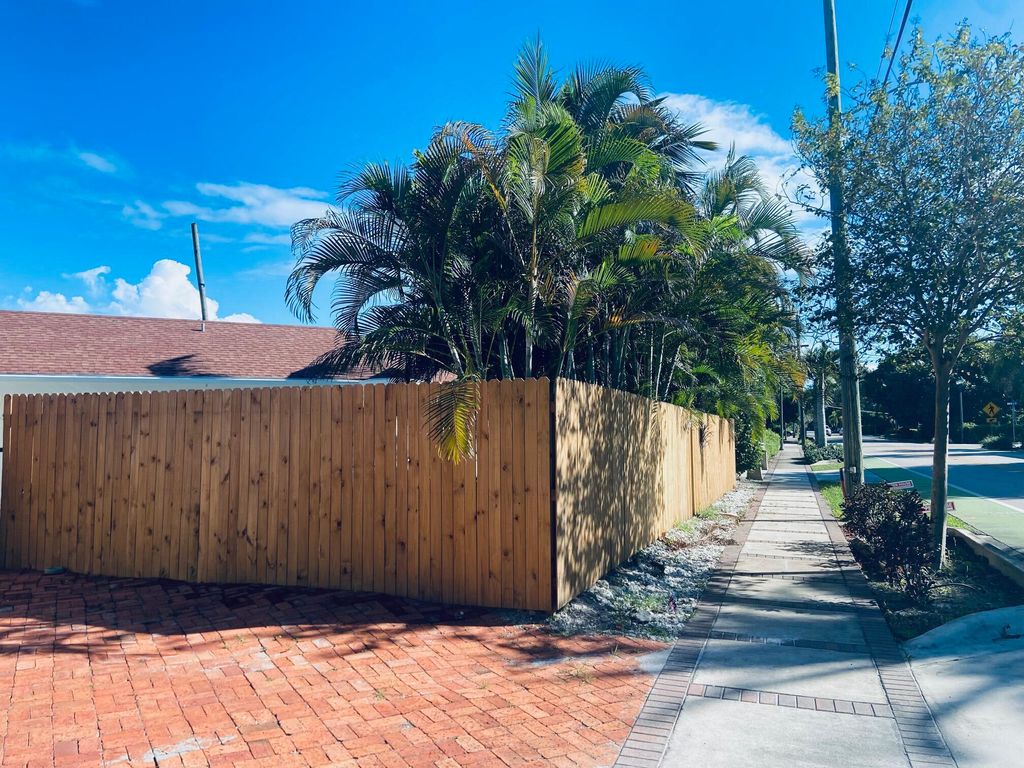 Photo of 615 NE 2nd Avenue, Delray Beach, FL 33444 (MLS # B26005294)