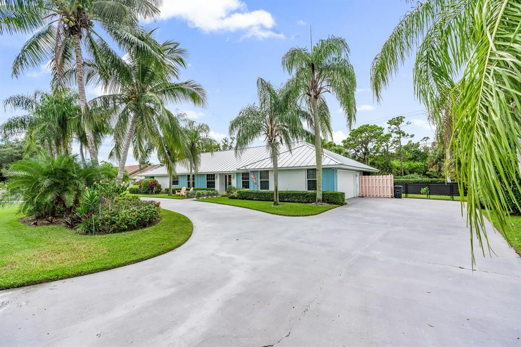 Photo of 153 SE Turtle Creek Drive, Tequesta, FL 33469 (MLS # R10752426)