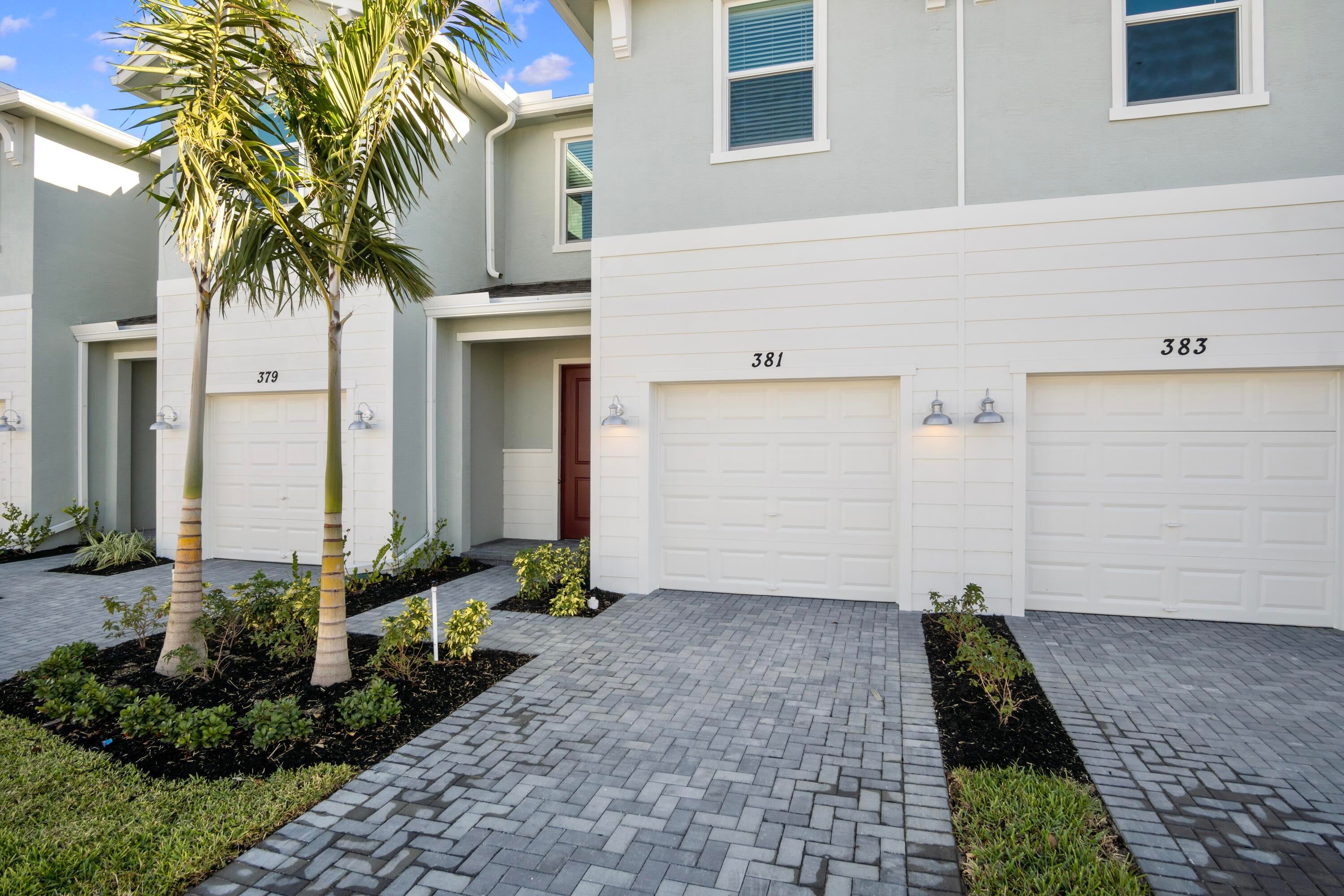 381 SE CROSSOAK Lane