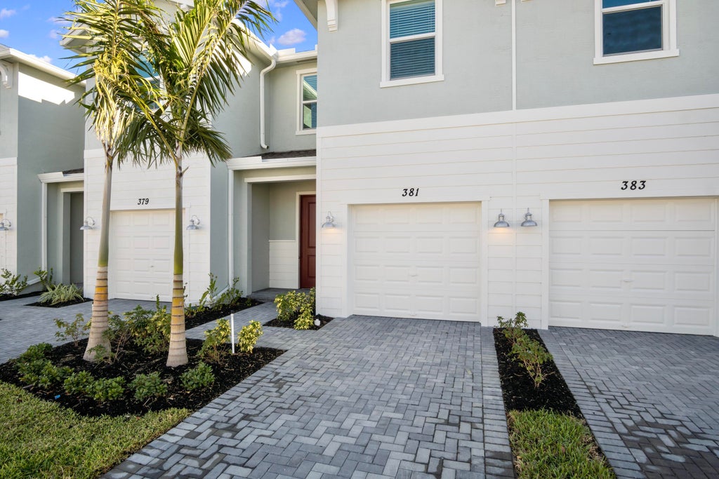 Photo of 381 SE CROSSOAK Lane, Port Saint Lucie, FL 34984 (MLS # B26055338)