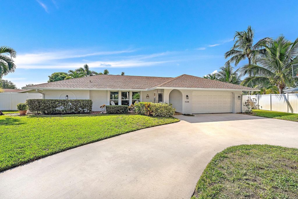 Photo of 4338 Butternut Street, Palm Beach Gardens, FL 33410 (MLS # R11119023)