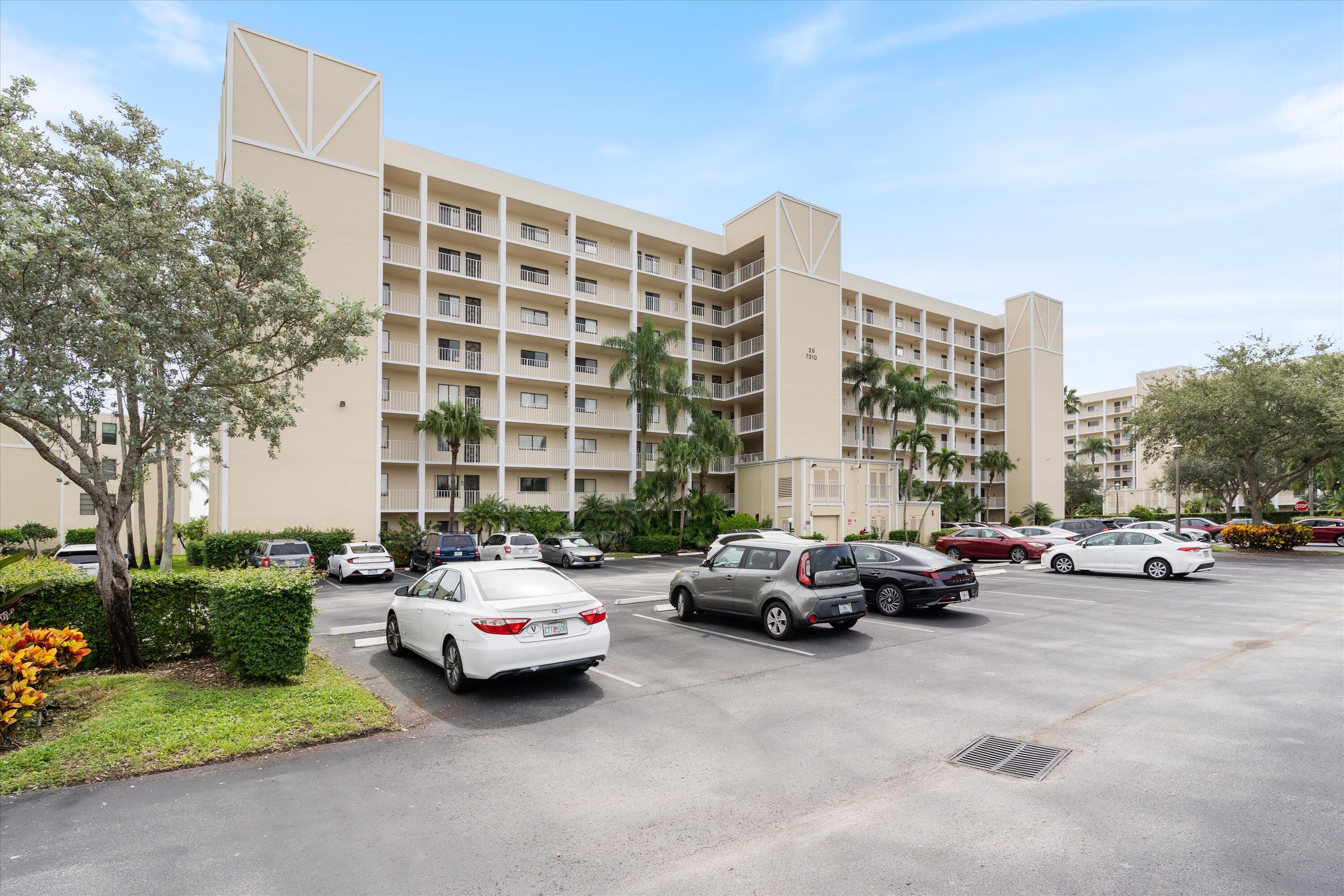 HUNTINGTON LAKES SEC FIVE CONDOS - Residential