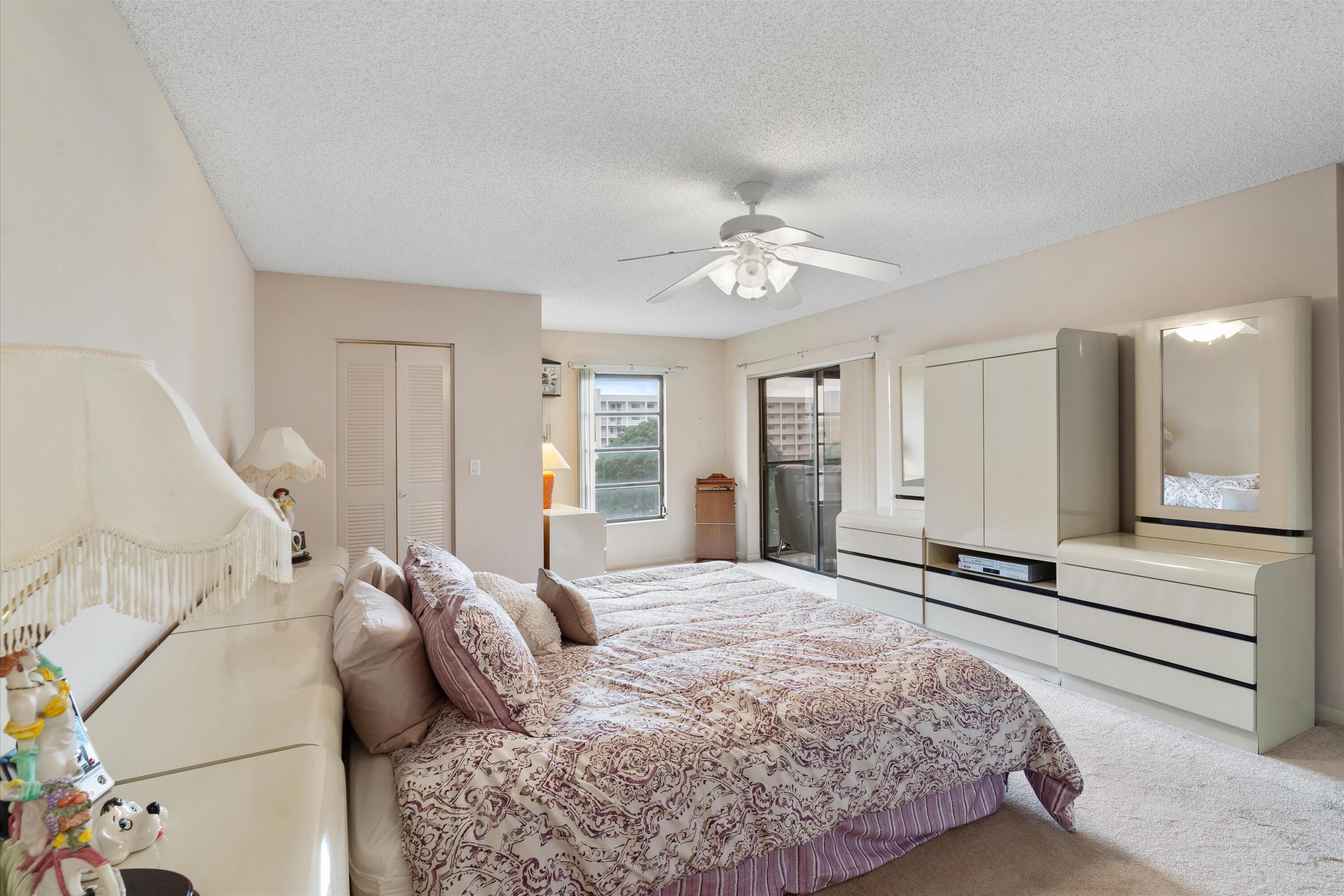 HUNTINGTON LAKES SEC FIVE CONDOS - Residential