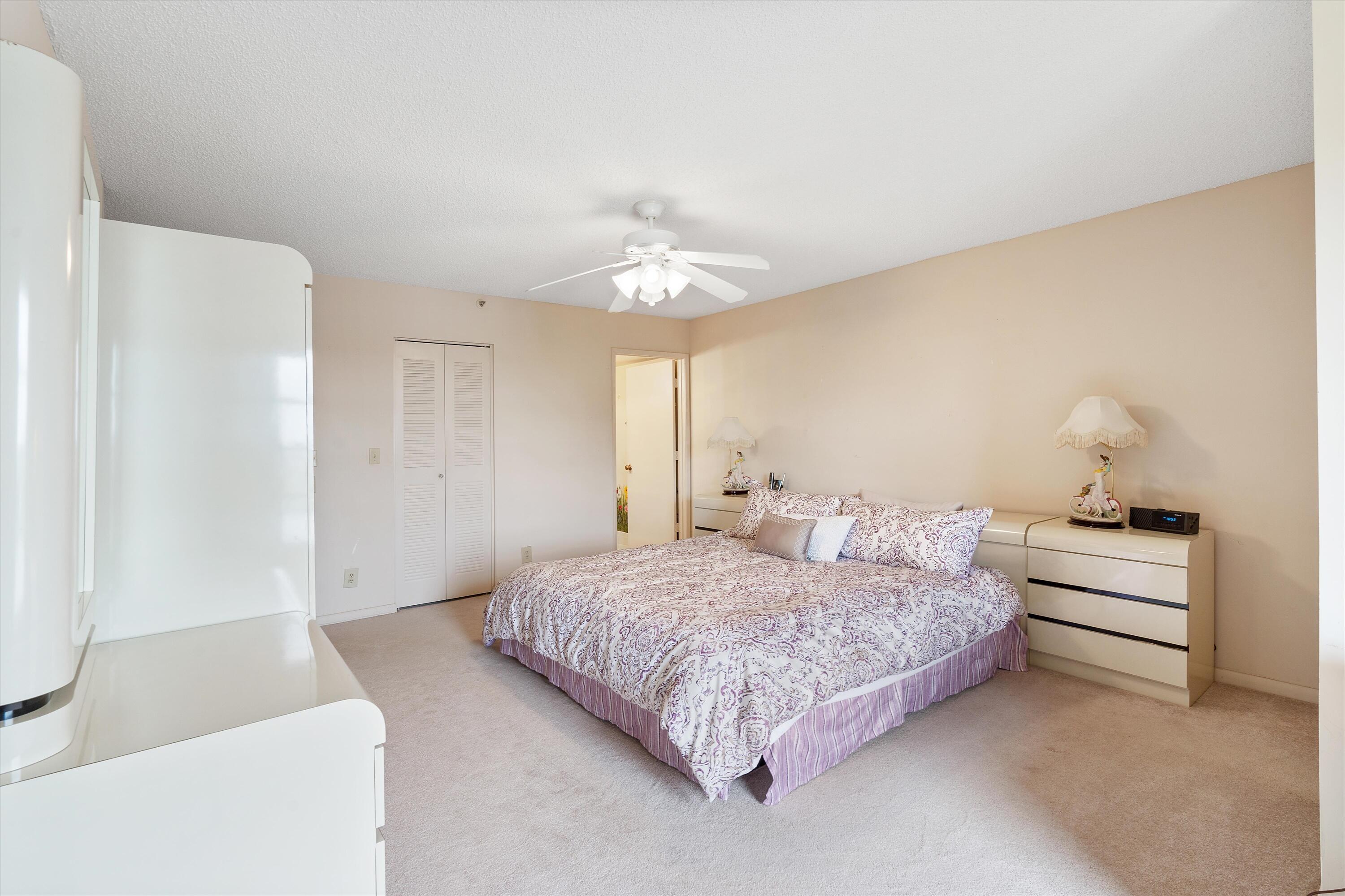 HUNTINGTON LAKES SEC FIVE CONDOS - Residential