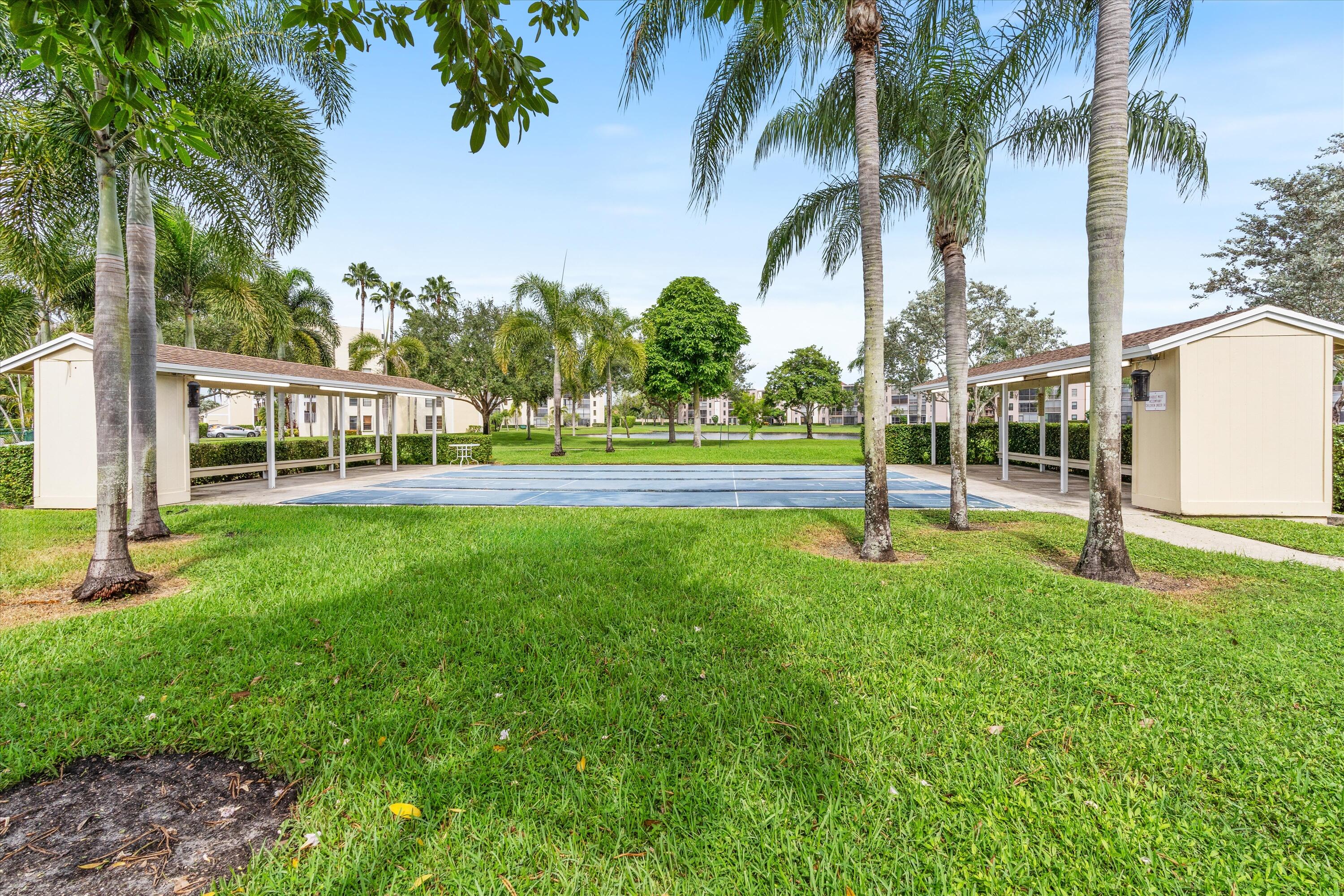 HUNTINGTON LAKES SEC FIVE CONDOS - Residential