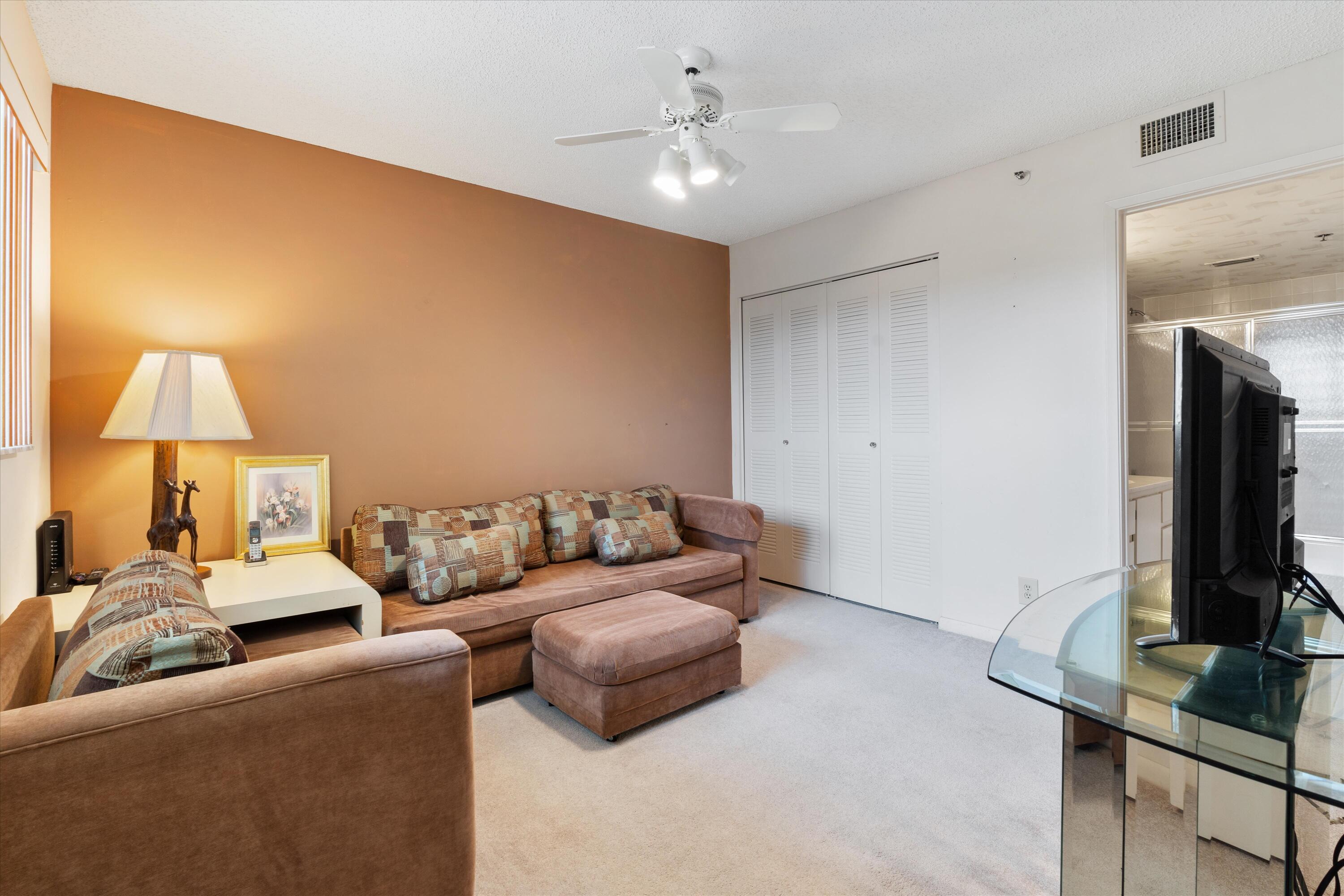 HUNTINGTON LAKES SEC FIVE CONDOS - Residential