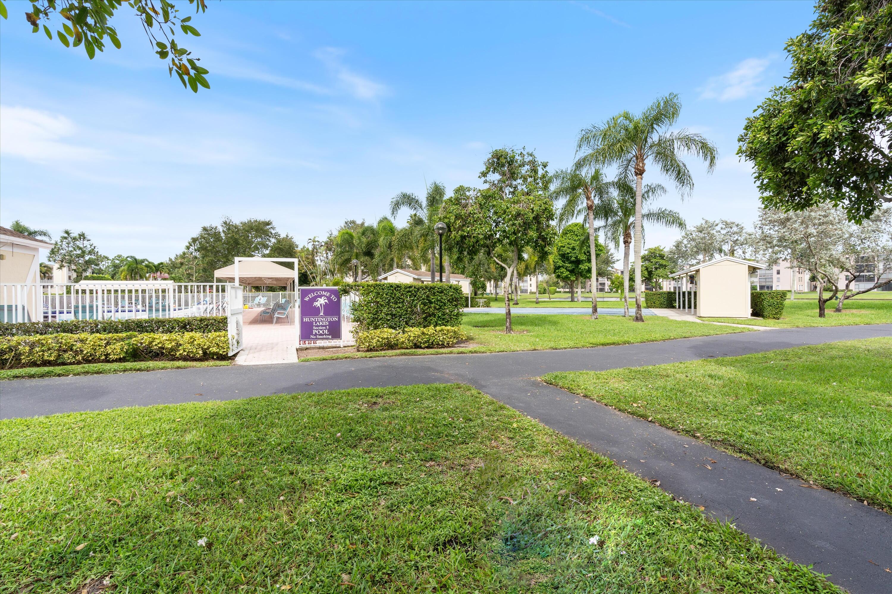 HUNTINGTON LAKES SEC FIVE CONDOS - Residential