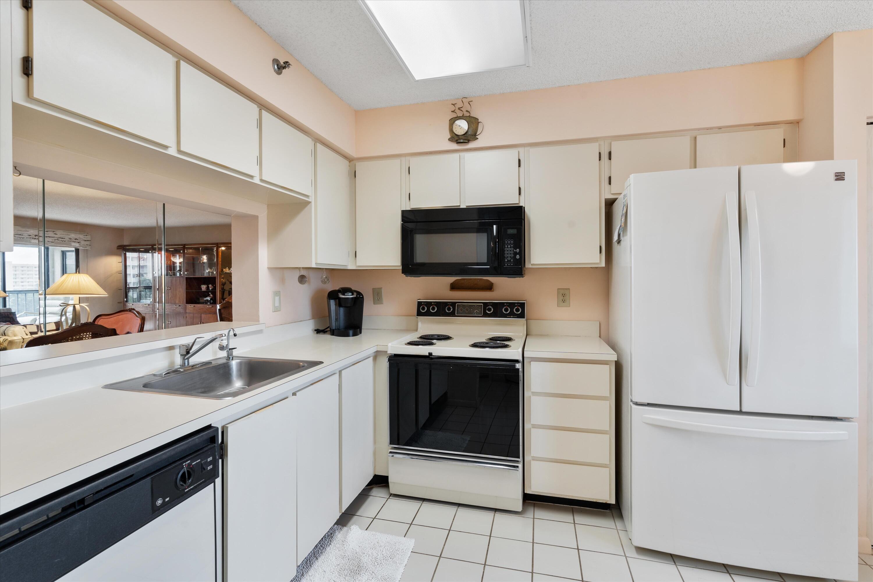 HUNTINGTON LAKES SEC FIVE CONDOS - Residential