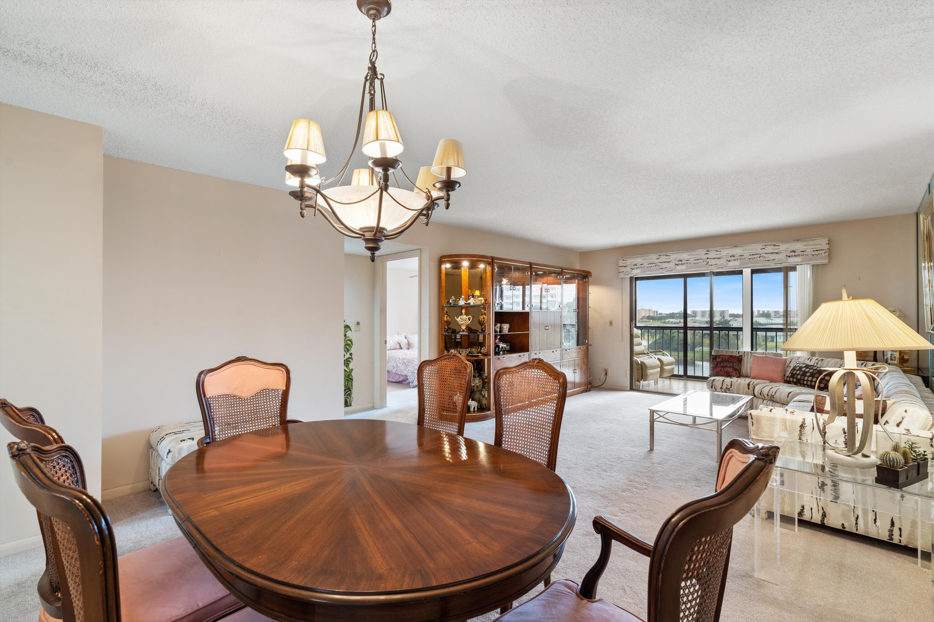 HUNTINGTON LAKES SEC FIVE CONDOS - Residential