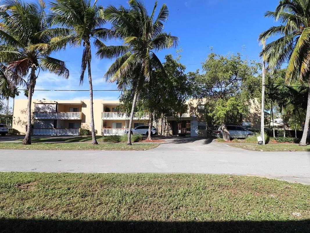 Spacious 1/1 in North Miami Beach! The perfect 1/1 in North Miami Beach! Open layout, central A/C, and prime East Biscayne location. Close to Aventura Mall, beaches, and new developments like Nexo and Solé Mia with a 7-acre swimmable lagoon. Perfect for comfort, convenience, and vibrant living. Schedule your tour today!