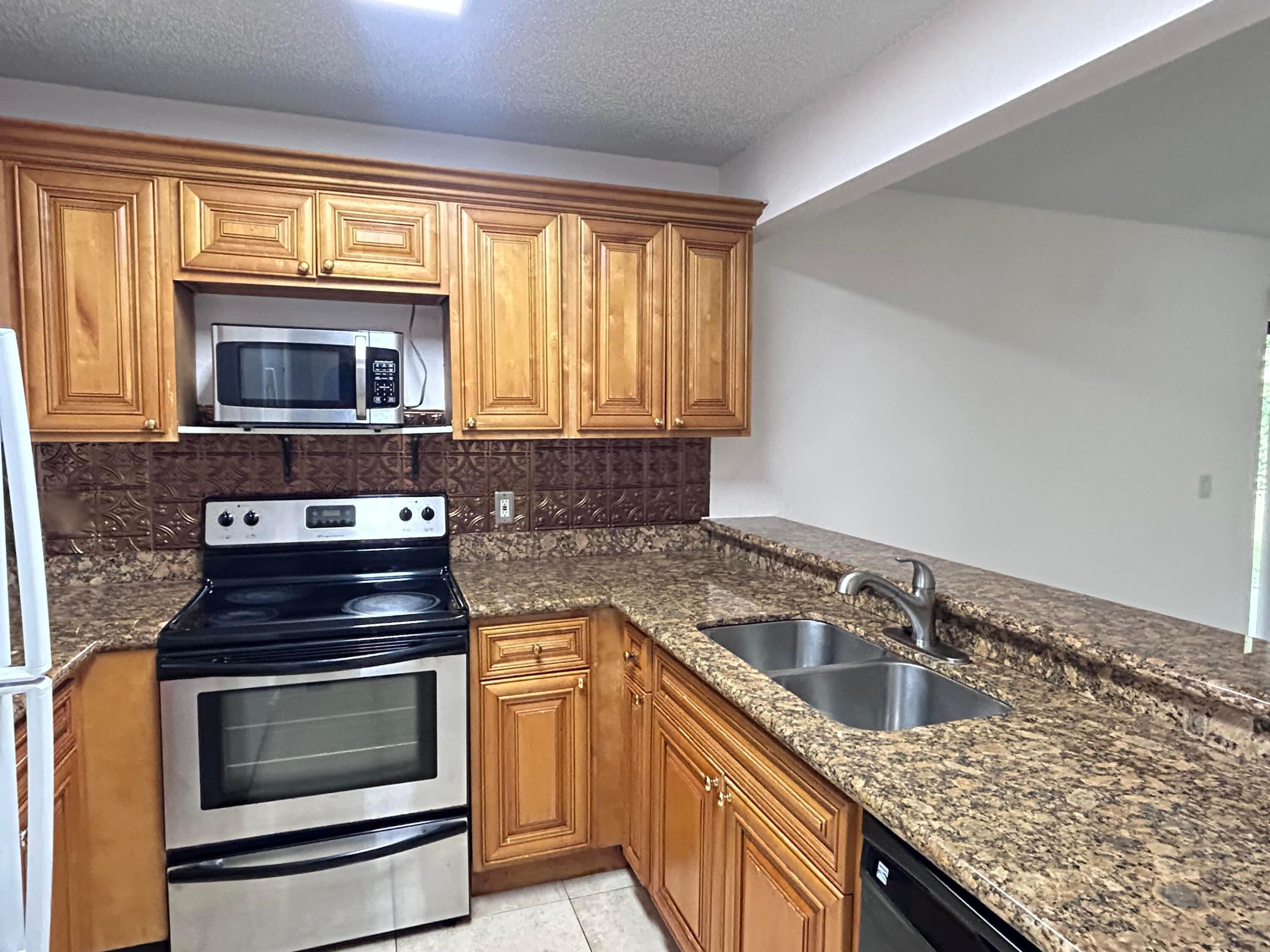 1525 Lake Crystal Drive D
