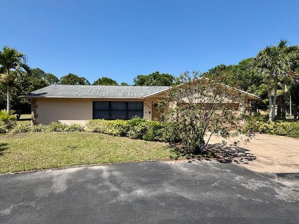 Photo of 7107 181 Street N, Jupiter, FL 33458 (MLS # R11075670)