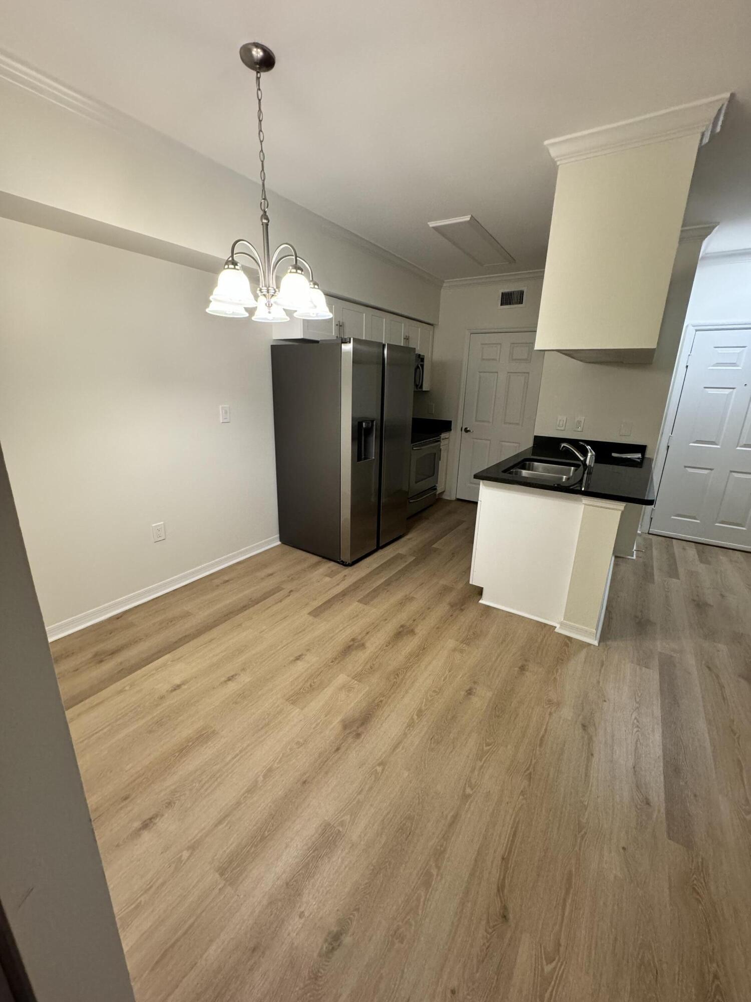 VILLAS AT EMERALD DUNES CONDO - Residential Lease