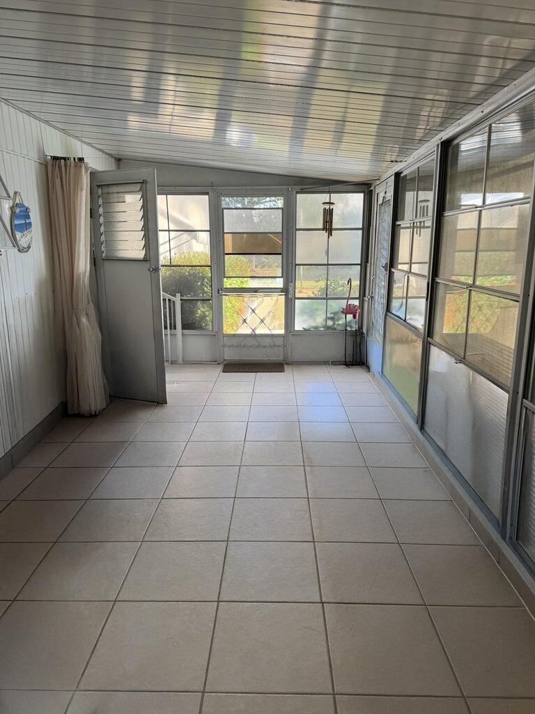 WOODBRIDGE MOBILE VILLAGE - Residential