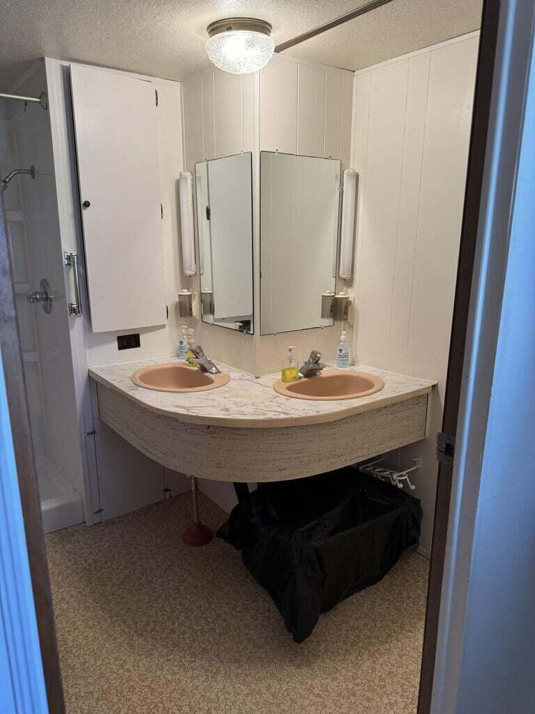 WOODBRIDGE MOBILE VILLAGE - Residential