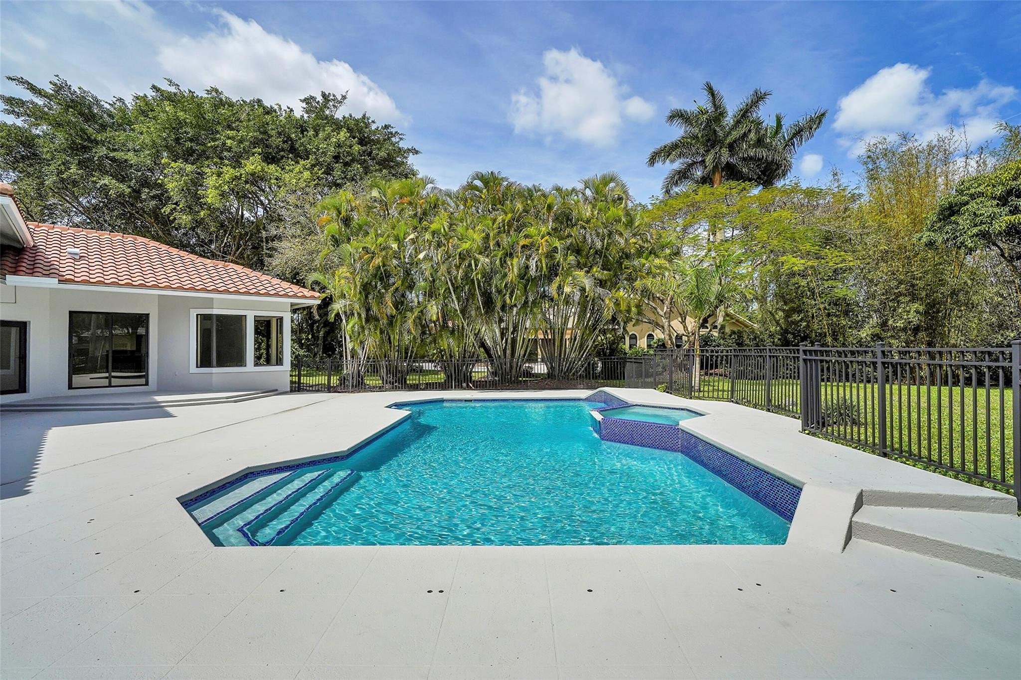 Whispering Woods 118-25 B - Residential