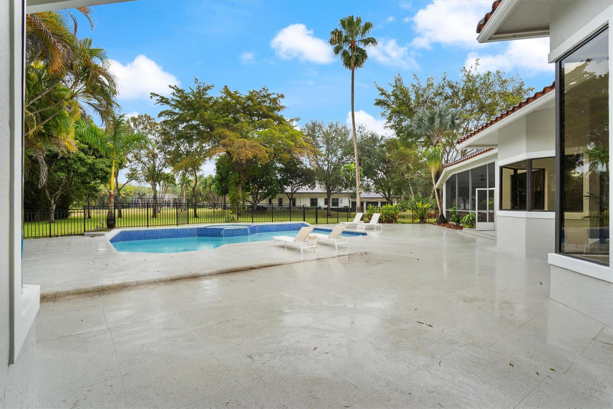 Whispering Woods 118-25 B - Residential