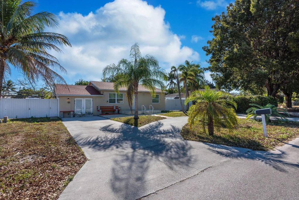 Photo of 3914 Serubi Avenue, Palm Springs, FL 33461 (MLS # R11167277)