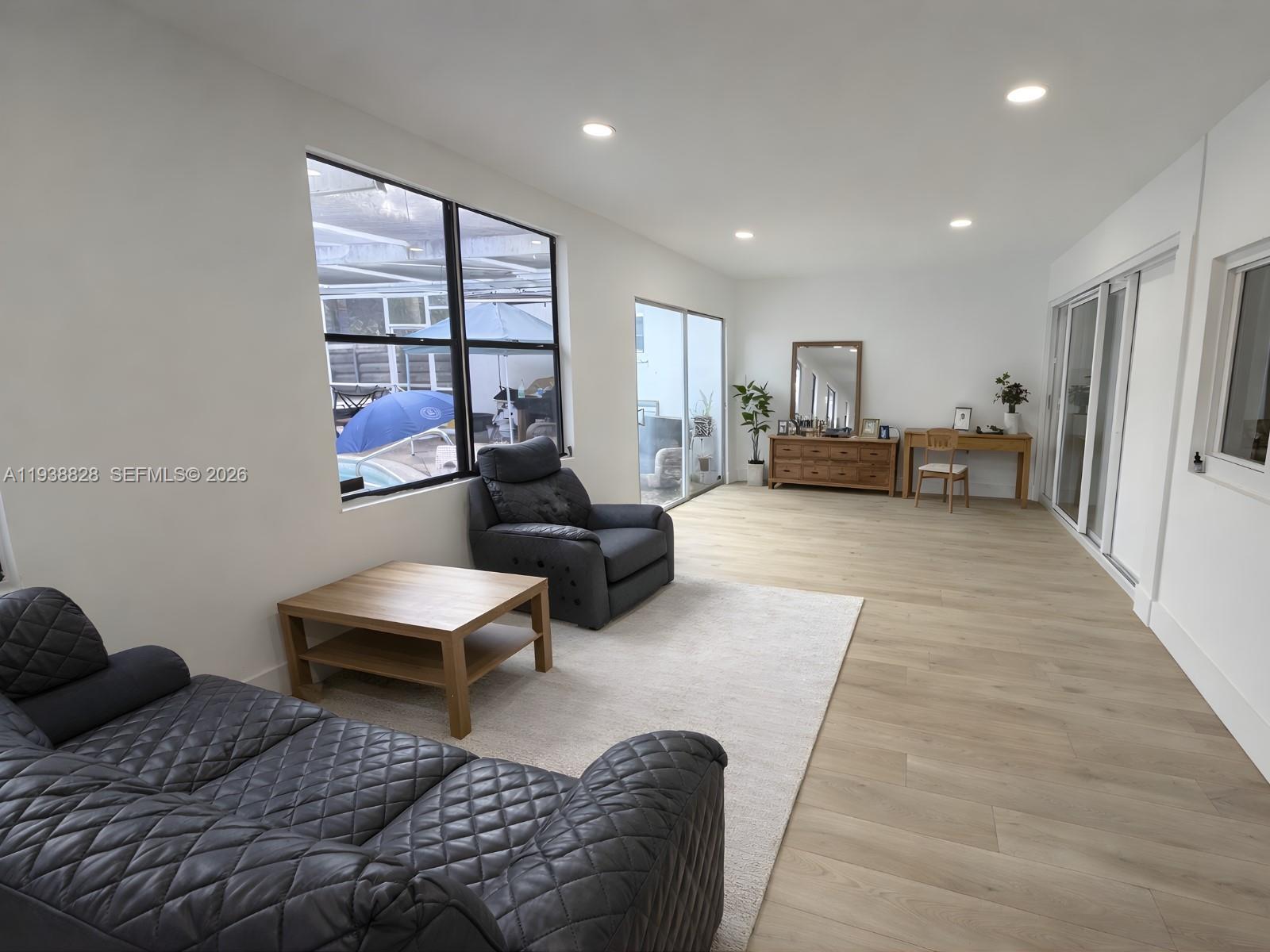 HOLLYWOOD HILLS SECOND AD - Residential Lease