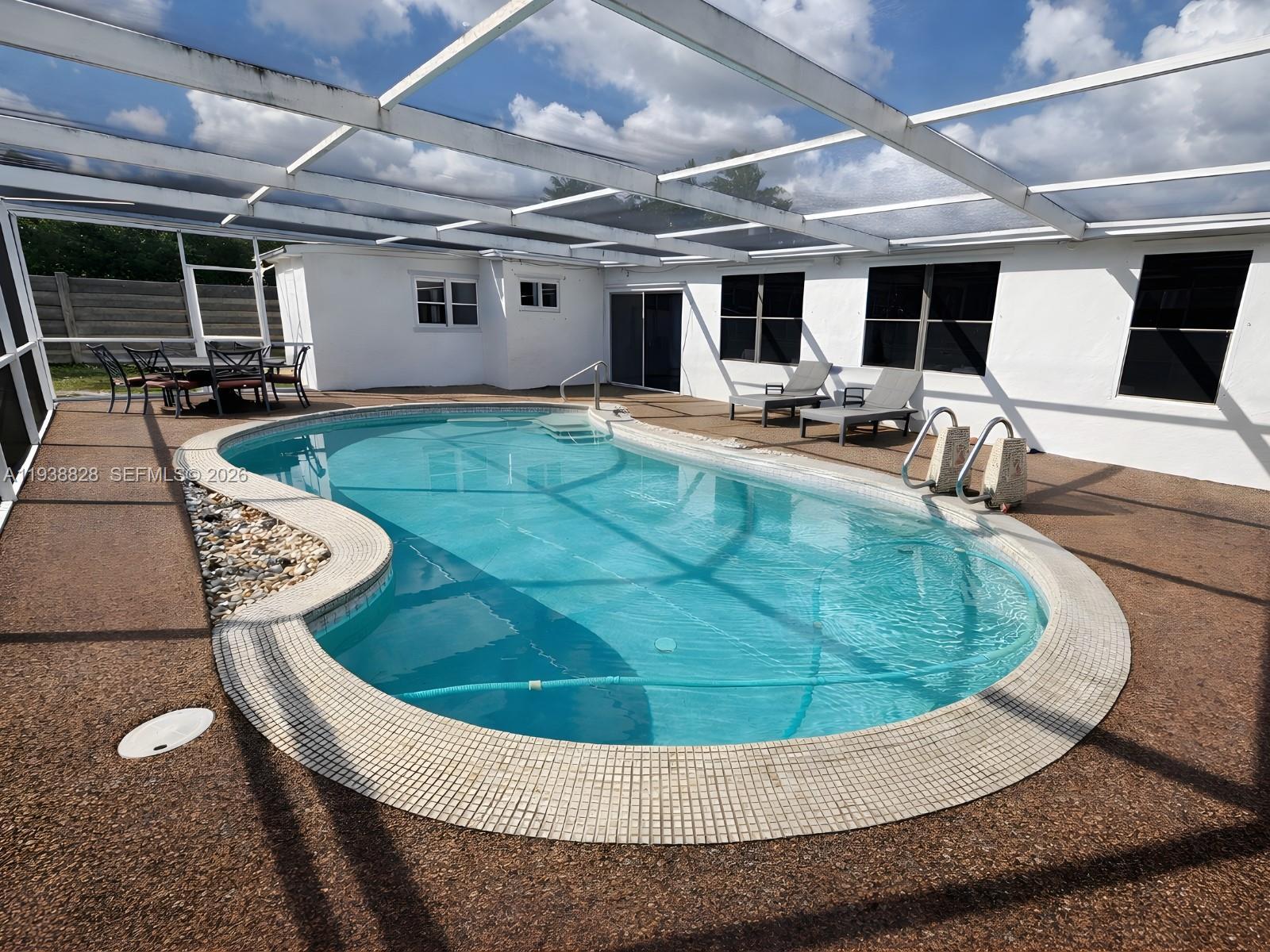 HOLLYWOOD HILLS SECOND AD - Residential Lease