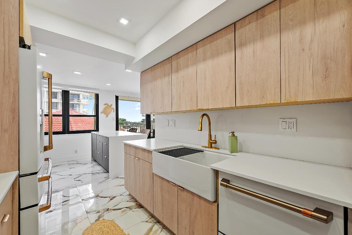 DUNES TOWERS CONDO - Residential Lease