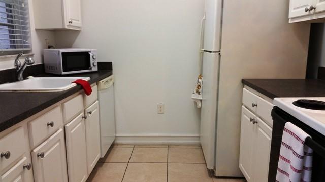 REFLECTIONS AT PEMBROKE P - Residential Lease