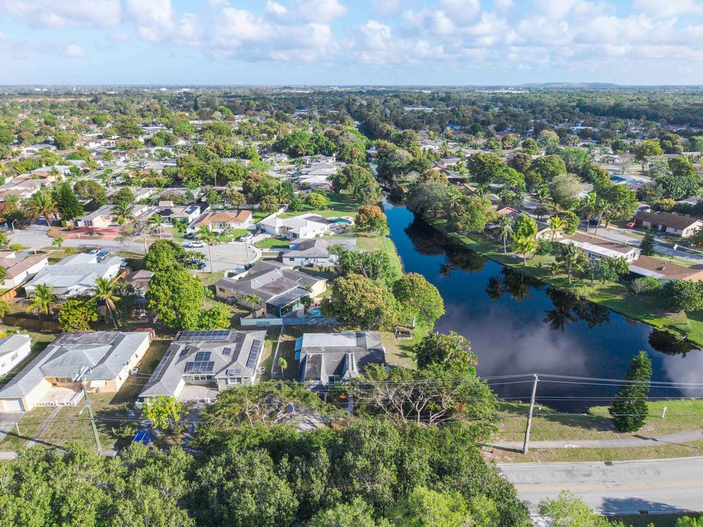 Photo of 5020 SW 11th Cir, Margate, FL 33068 (MLS # B26000800)