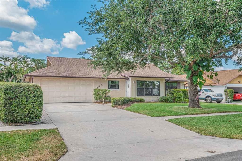 Photo of 248 SE Villas Street, Stuart, FL 34994 (MLS # R10715509)