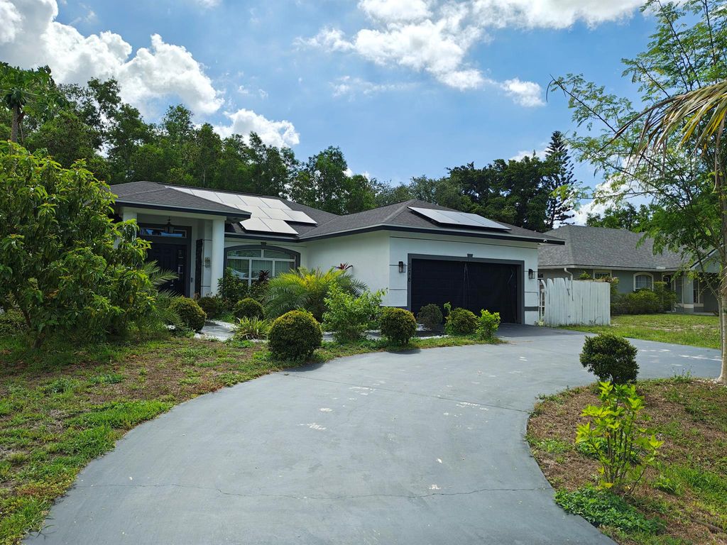 Photo of 376 SW Tulip Boulevard, Port Saint Lucie, FL 34953 (MLS # R11093854)