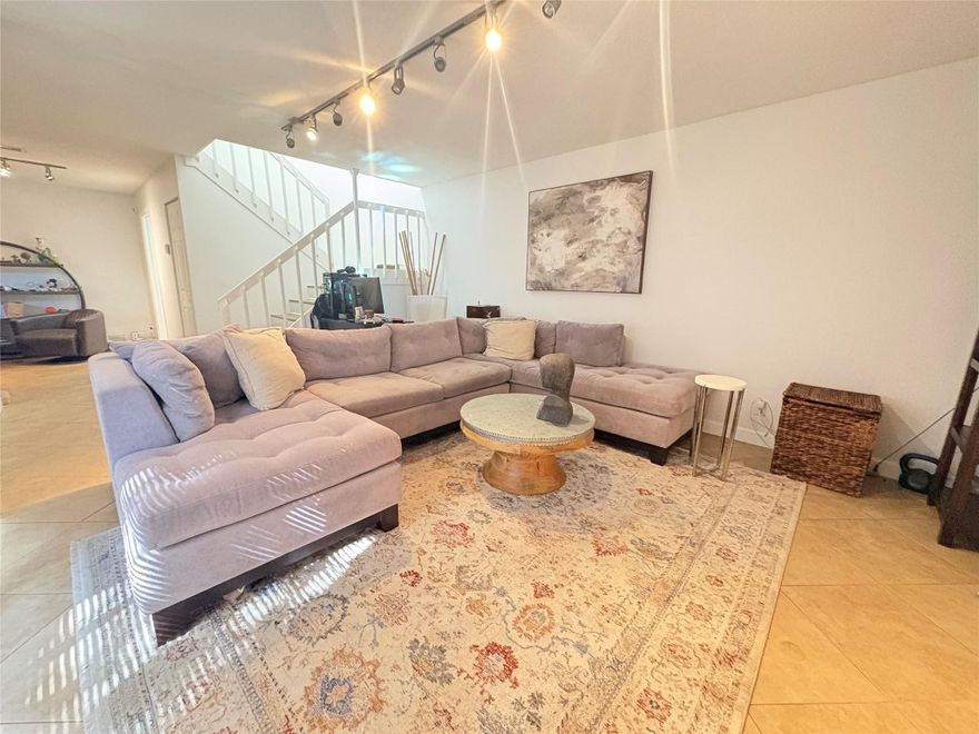 Beautiful upgraded 2-bedroom, 2-bathroom townhouse in Palm Springs , Ideally located just 15 minutes from the ocean , close to the airport and steps away from vibrant shops and restaurants. Renovated kitchen with wood cabinetry, granite countertops, and stainless steel appliances perfect for cooking and entertaining. Cozy fireplace, modern lighting fixtures, and an open layout.