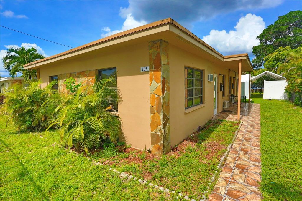 Photo of 1021 SW 24th Avenue, Fort Lauderdale, FL 33312 (MLS # F10505905)