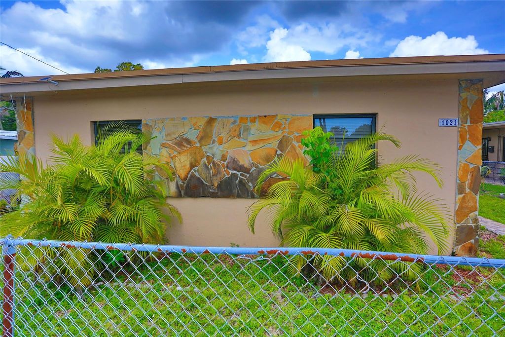 Photo of 1021 SW 24th Avenue, Fort Lauderdale, FL 33312 (MLS # F10505905)