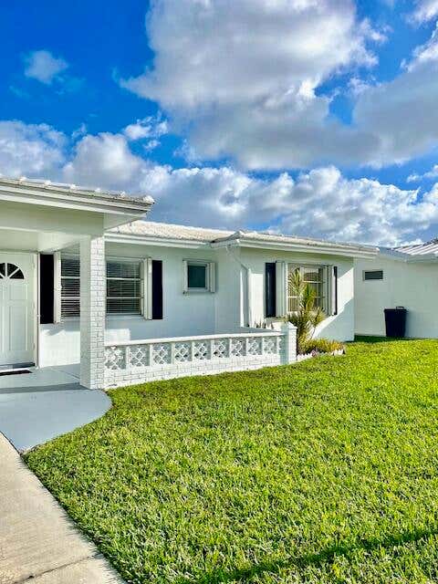 Photo of 907 SW 3rd Avenue, Boynton Beach, FL 33426 (MLS # B26005937)