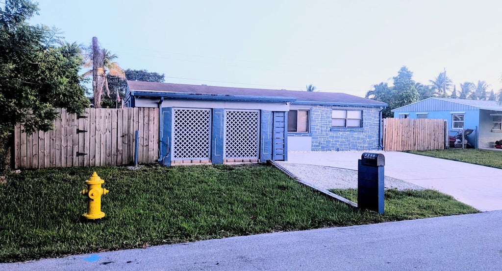 Photo of 4340 N MARY Circle, Palm Beach Gardens, FL 33410 (MLS # B26055856)