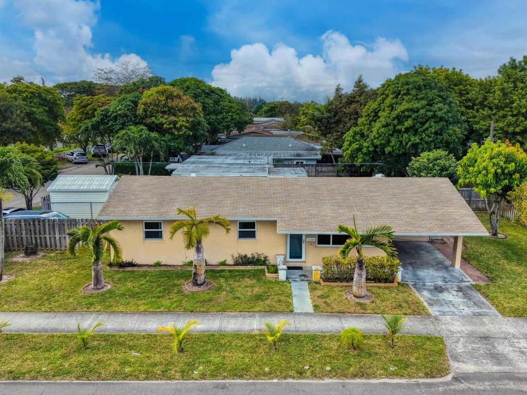 Photo of 1249 SW 35th Avenue, Fort Lauderdale, FL 33312 (MLS # F10544169)