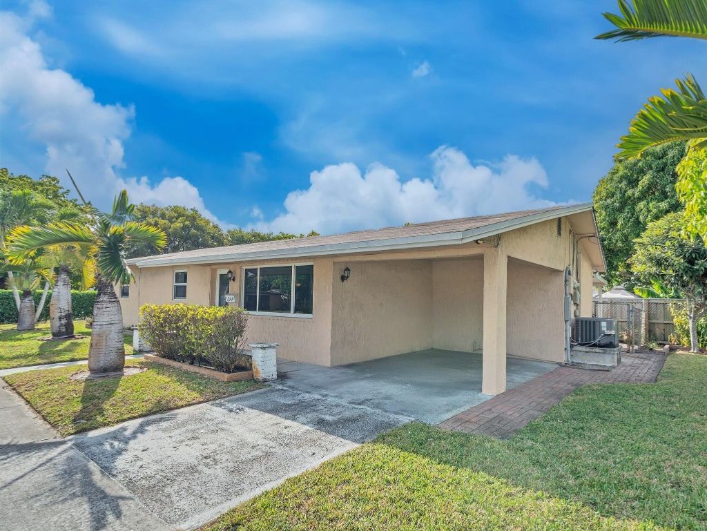 Photo of 1249 SW 35th Avenue, Fort Lauderdale, FL 33312 (MLS # F10544169)