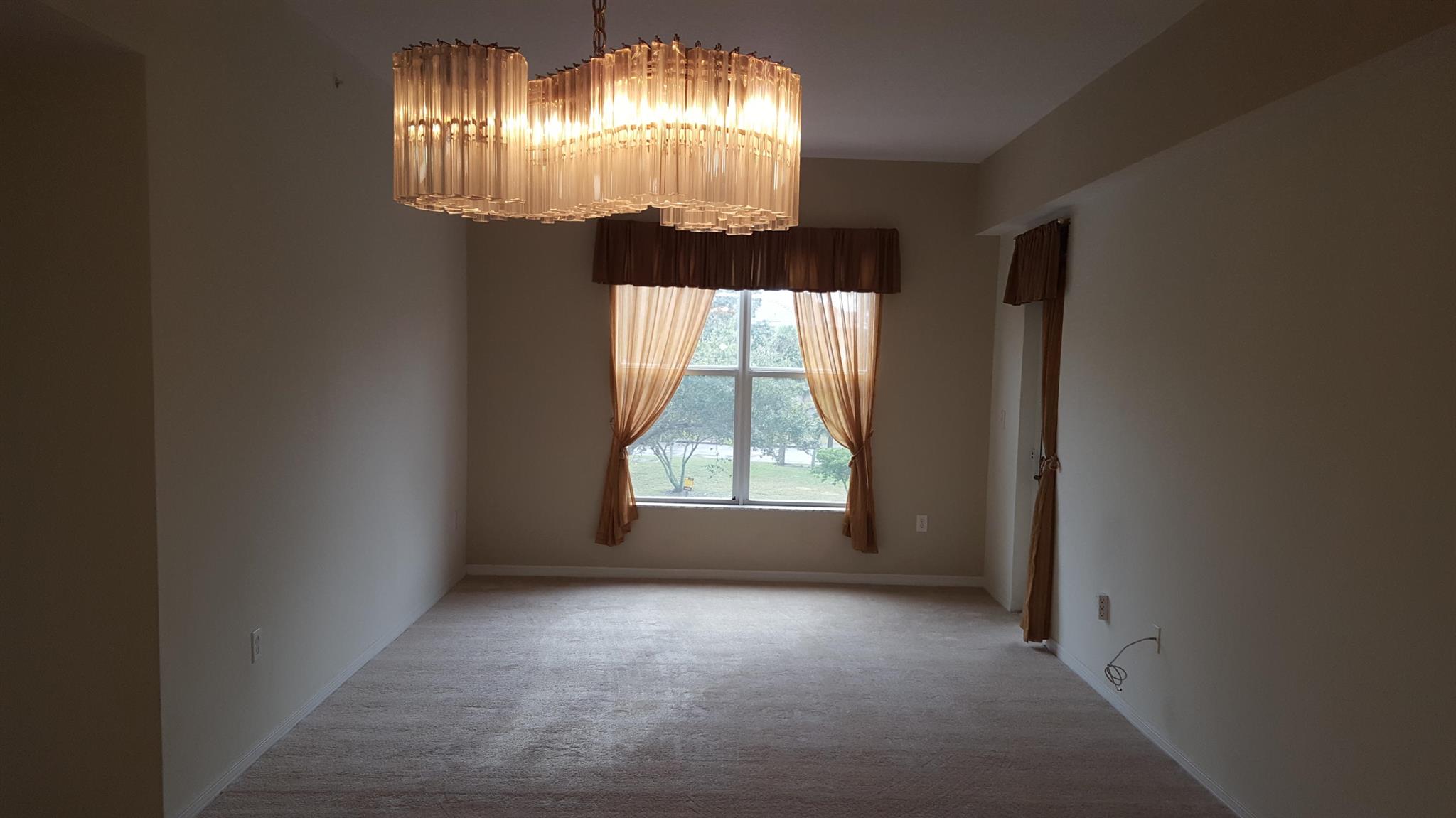 1209 Main Street 214
