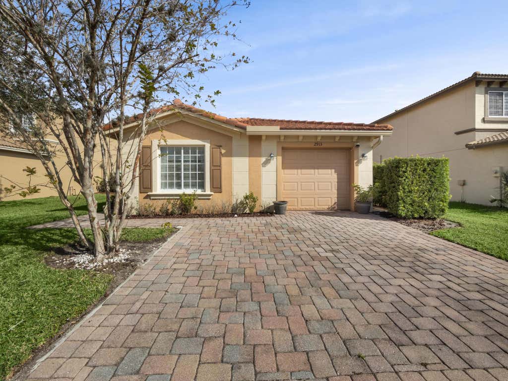 Photo of 2913 SW Cape Breton Drive, Port Saint Lucie, FL 34953 (MLS # R10948356)