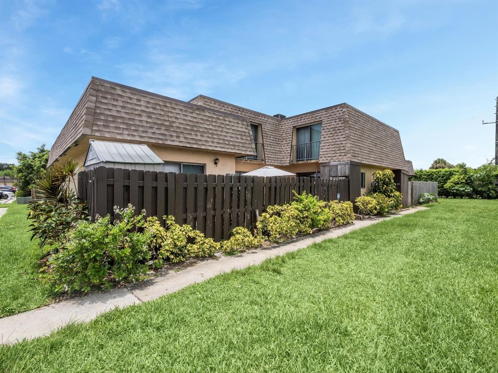 Photo of 103 Waterview Drive, Palm Springs, FL 33461 (MLS # R10904548)