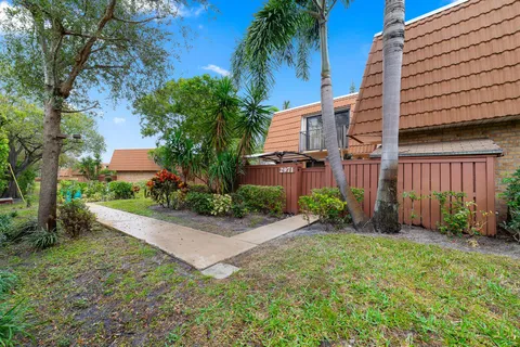 2971 N Waterford Drive, Deerfield Beach, FL MLS: R11054799