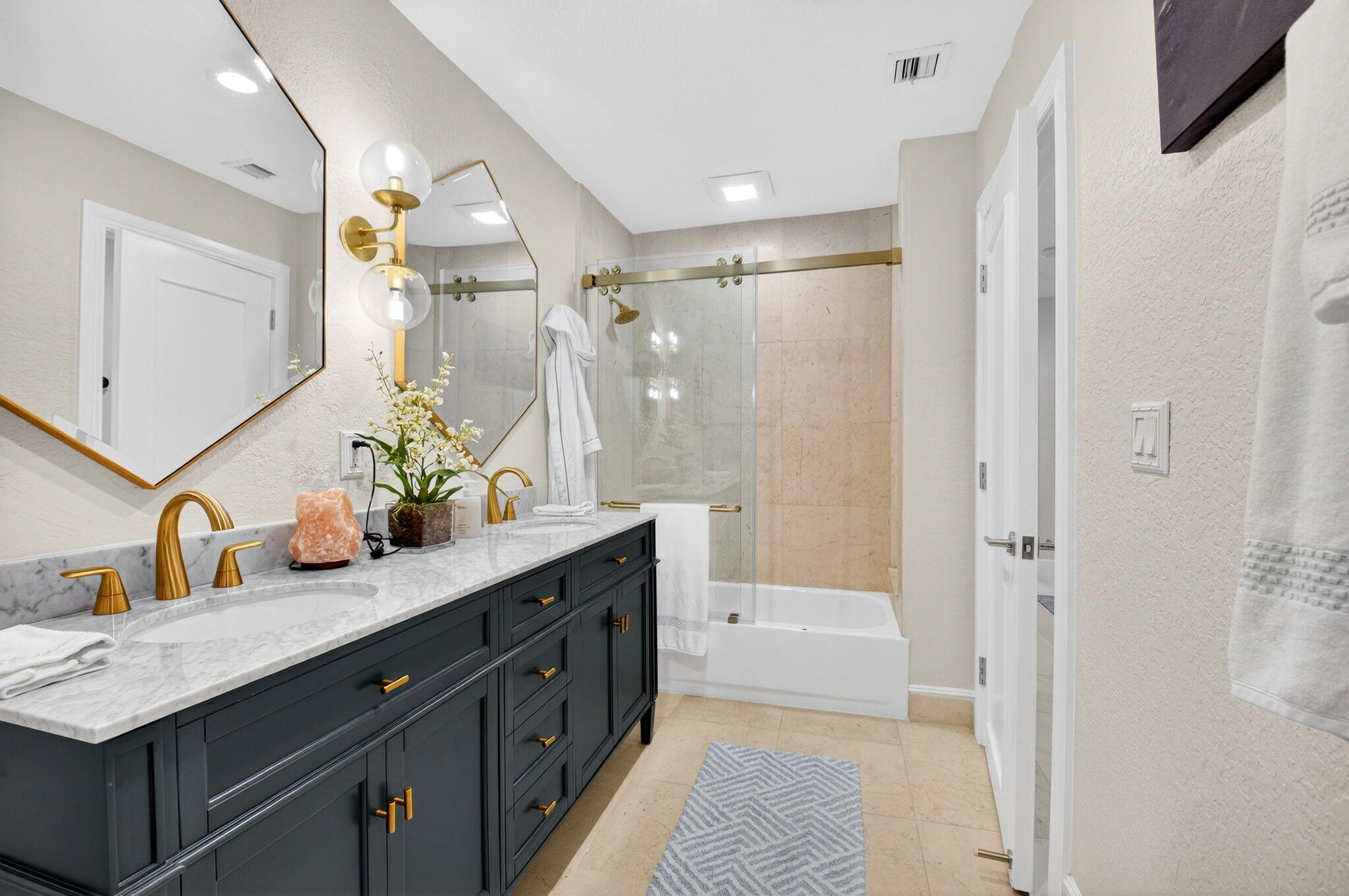 RIO POCO - Residential Lease