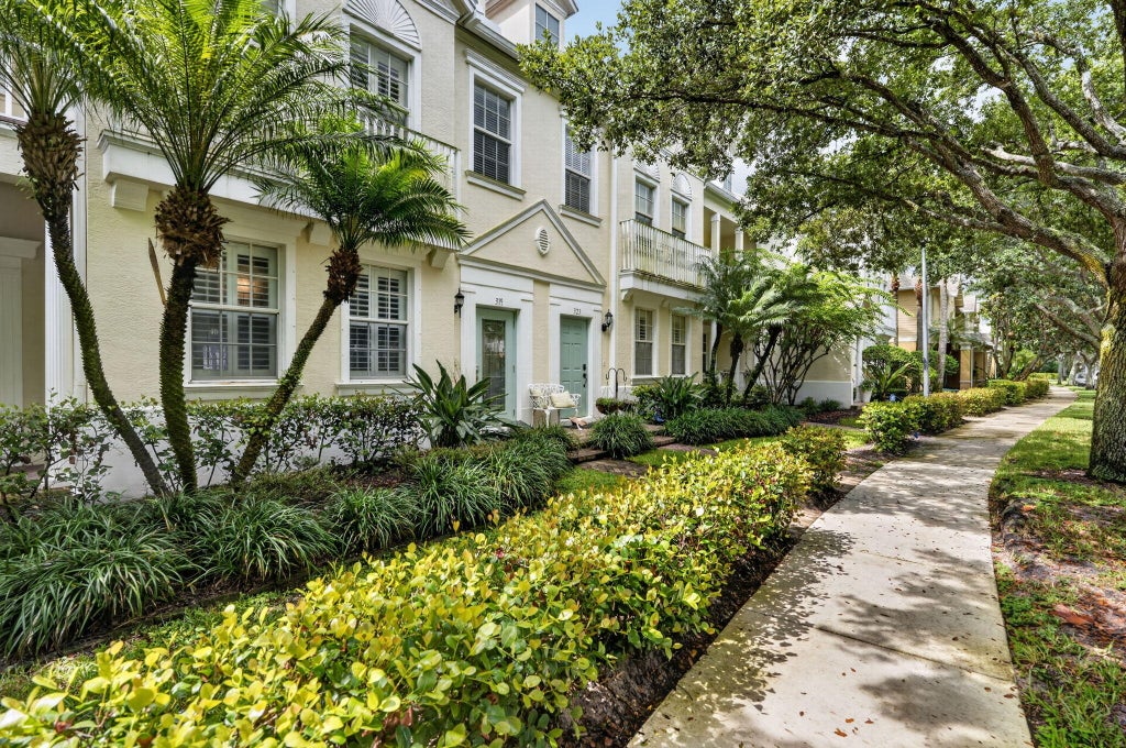 Photo of 319 E BAY CEDAR Circle, Jupiter, FL 33458 (MLS # B26070542)