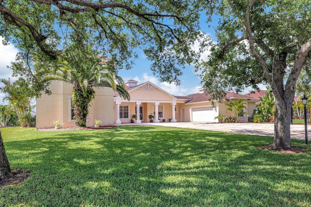 Photo of 2638 SW River Shore Drive, Port Saint Lucie, FL 34984 (MLS # R10985885)