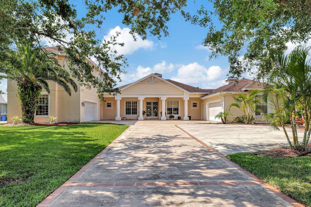 Photo of 2638 SW River Shore Drive, Port Saint Lucie, FL 34984 (MLS # R10985885)