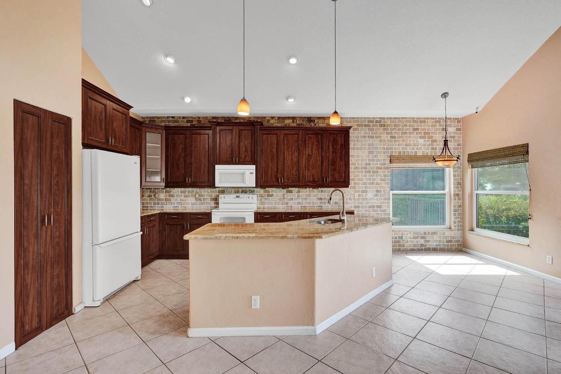 PARKLAND ISLES - Residential Lease